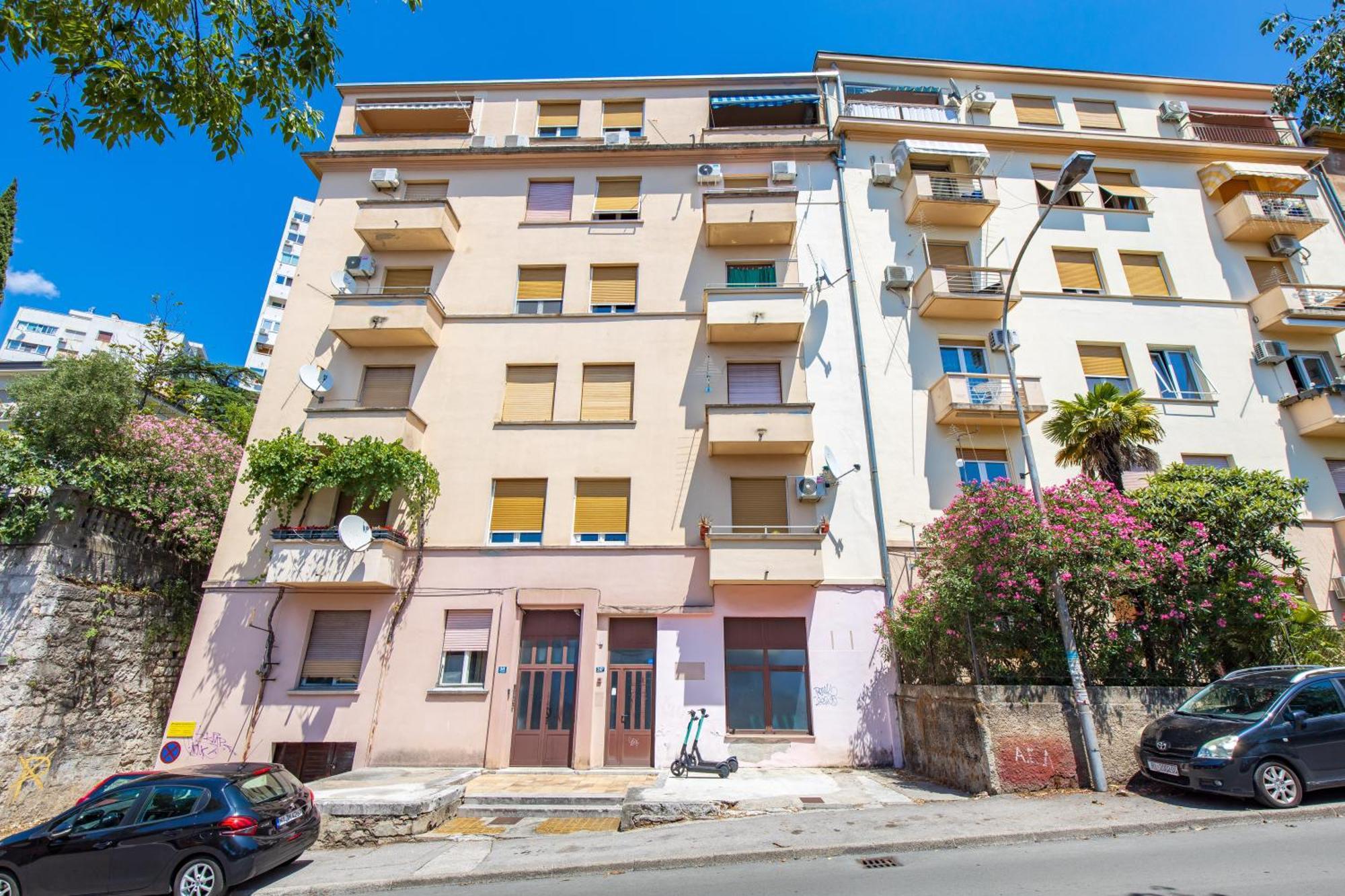 Apartment Tiziano-Belveder With Private Garage Rijeka Extérieur photo